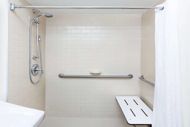 جناح بسرير كوين مع أريكة لذوي الإعاقة، Sonesta Simply Suites Birmingham Hoover 10/10