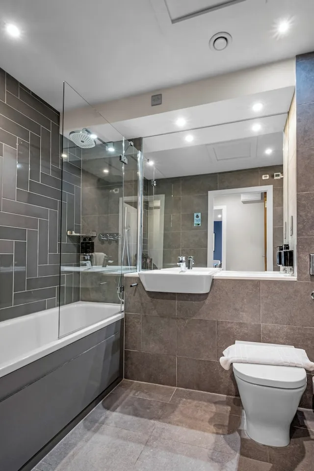 Liberty, Suite, Double Bed، Roomzzz Leeds City Centre 5/6