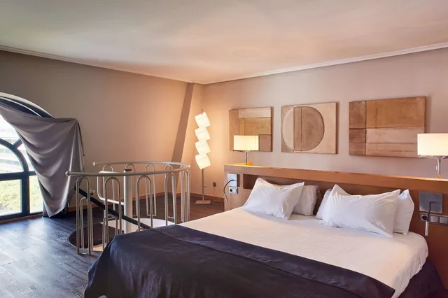 جناح بشرفة مفردة بسرير كينج، Silken Ciudad de Vitoria Hotel 1/4