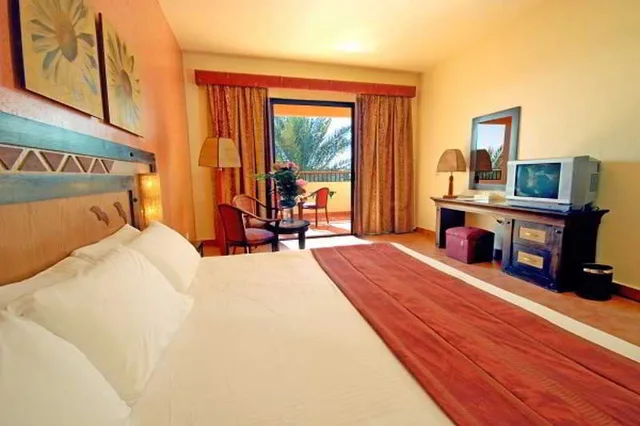 غرفة سوبيريور بسرير مزدوج أو سريرين منفصلين بإطلالة على الحديقة، Nubian Village Hotel 2/3