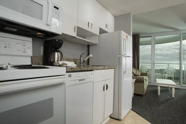 1 Bedroom, Suite, 2 Double Beds, Murphy Bed, Ocean Front، Avista Resort 4/4