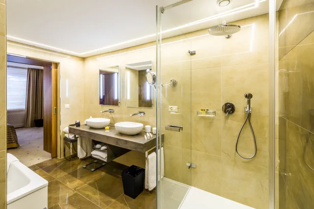City, Suite, Corner، Lausanne Palace And Spa 2/2