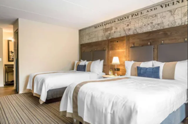 Standard, 2 Queen Beds, ENVISION HOTEL ST. PAUL SOUTH, AN ASCEND HOTEL COLLECTION 2/4