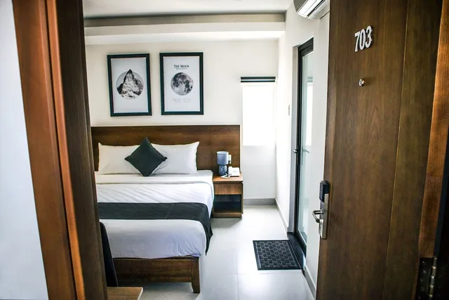 غرفة مريحة ديلوكس بسرير كينج في طابق مرتفع، Robin Hotel Danang 2/4