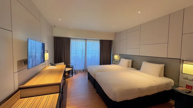 غرفة بريميير بسريرين منفصلين بإطلالة على البحر بشرفة، Parkroyal Penang Resort 2/5