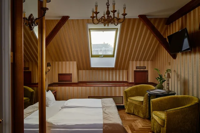 Boutique, Queen Bed, Attic، Gerloczy Cafe & Rooms Delux 2/2