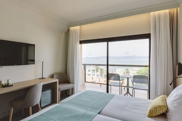 غرفة بإطلالة على البحر بشرفة مفردة بسرير مزدوج، AluaSoul Palma Hotel - Adults only 3/10
