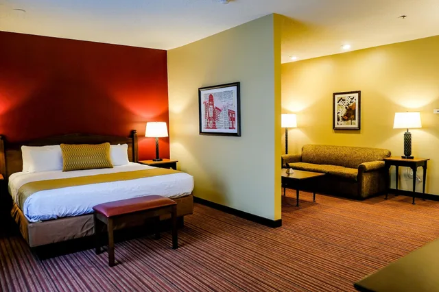 Suite, King Bed, Sofa, Jetted Tub, Best Western Plus Dutch Haus Inn And Suites 1/7