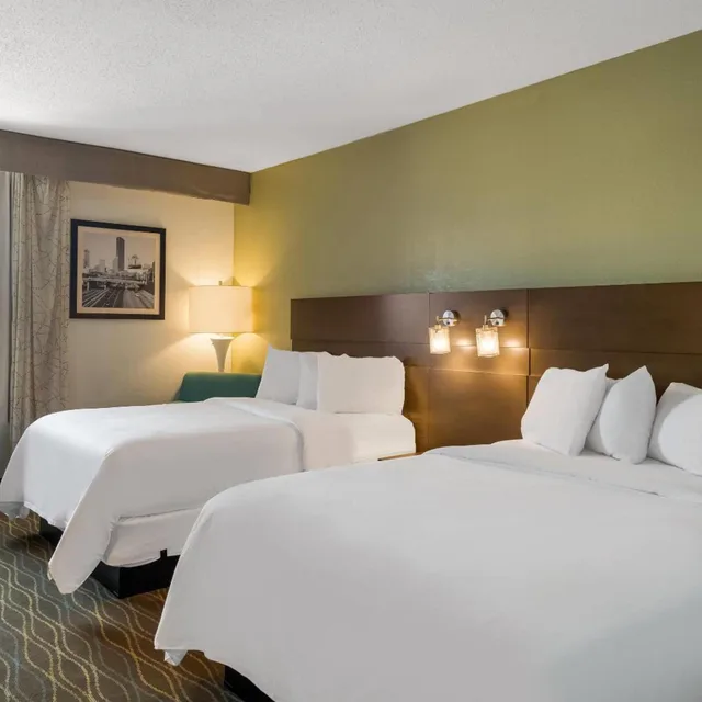 جناح استوديو بسريرين كوين، Radisson Hotel Grand Rapids Riverfront 1/6