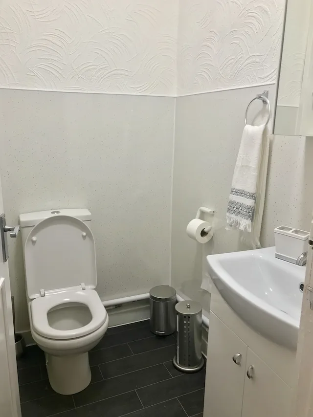 3 Bedrooms, Economy, Apartment, 2 Double and Twin Beds, Sofa، 233 Leith Apartment 5/6