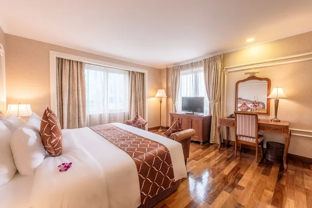 جناح ملكي بسريرين كينج، Hotel Grand Saigon 2/10