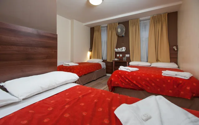 غرفة عائلية بحمام خاص، Marble Arch Inn 2/3