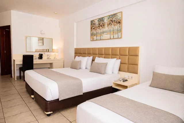 غرفة سوبيريور بسرير مزدوج مع أريكة، ST. CONSTANTIN SEA HOTEL AND SPA RESORT 7/10
