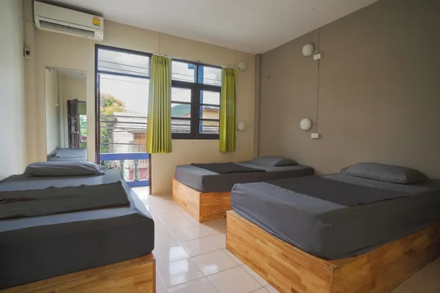سكن مشترك مختلط بثلاثة أسرّة، Echo Beach Backpackers 2/2