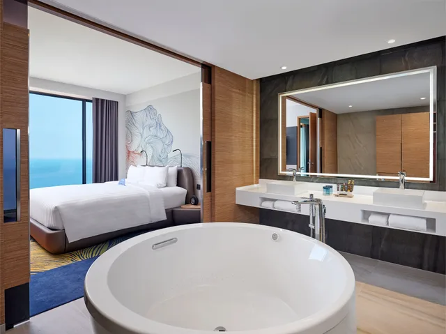 Marina Bay, Suite, King Bed, Sea View, Living Area, Balcony, Lounge Access، Novotel Marina Sriracha 8/10