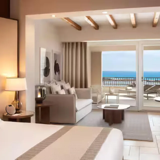 جناح جونيور بسرير كينج بإطلالة على البحر، Chia Laguna - Hotel Village 1/1