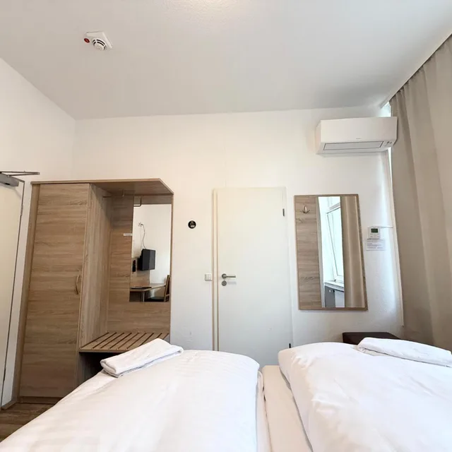 غرفة قياسية بسرير مزدوج أو سريرين منفصلين، Central Hotel Duisburg 7/10