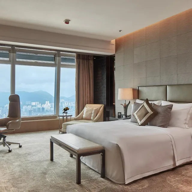 غرفة ديلوكس بسرير كينج بإطلالة على البحر، The Ritz Carlton Hong Kong 1/6
