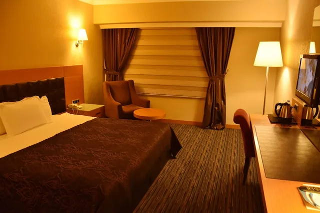 Luxury, 1 Queen and 1 Single Bed, Grand Simay Hotel 2/4