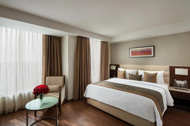 جناح بسرير مزدوج بمنطقة جلوس، Nirvana Sarovar Portico Gorakhpur 3/5