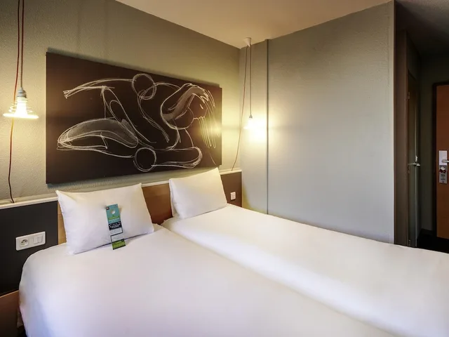 Room, Twin Beds, ibis Styles Lyon Gerland 2/8