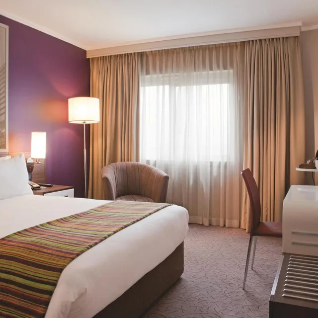 Standard, Queen Bed, Smoking, Garden Court Sandton City 2/10