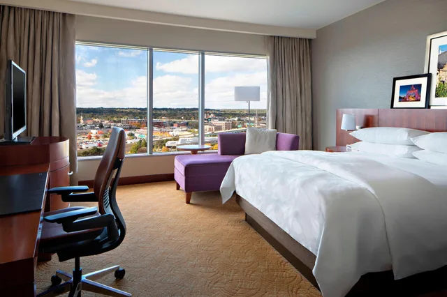 جناح تنفيذي بسرير كينج بغرفة نوم واحدة، JW Marriott Hotel Grand Rapids 4/6