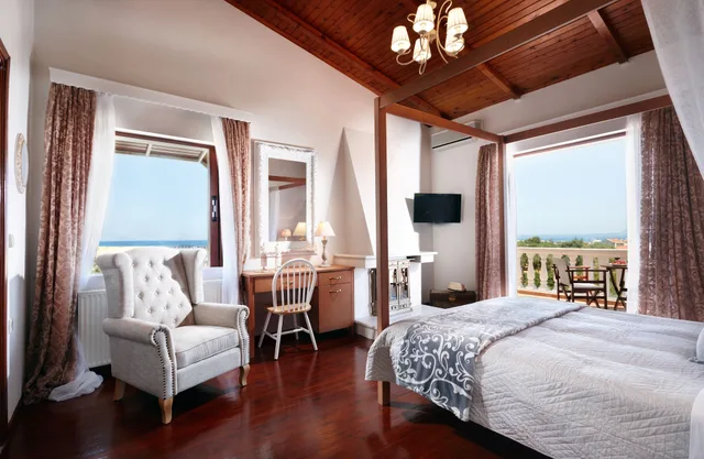 فيلا ديلوكس بسريرين منفصلين وسريرين كينج بـ4 غرف نوم مع أريكة بمسبح خاص، Villa Vanelia Mare 4/8