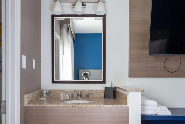 جناح بإطلالة على الفناء بغرفة نوم واحدة، Comfort Suites Baton Rouge South I-10 1/1