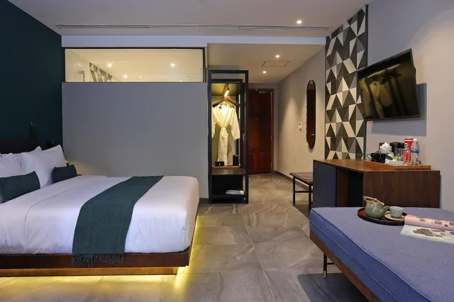 غرفة ديلوكس بإطلالة على الحديقة بشرفة، Baitong Hotel And Resort Phnom Penh 1/4