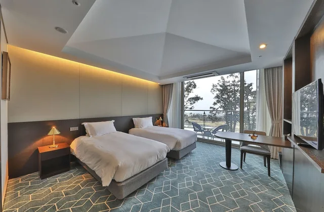 غرفة بسريرين منفصلين، Camphortree Hotel And Resort 4/8