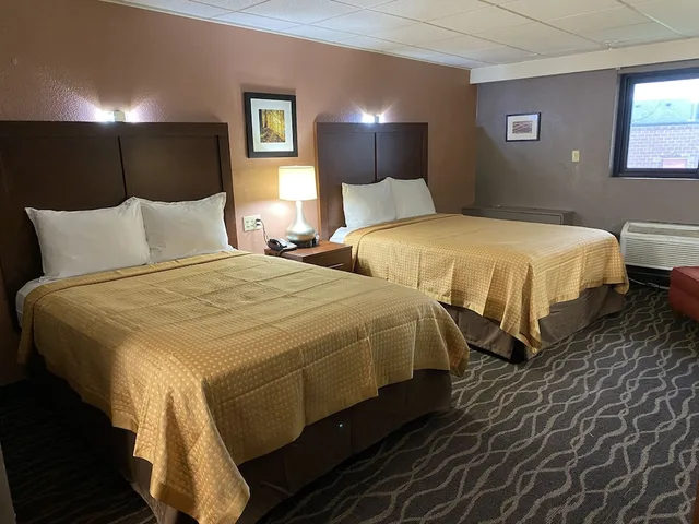 جناح سيغنتشر بسريرين مزدوجين، Economy Inn North Randall 2/10