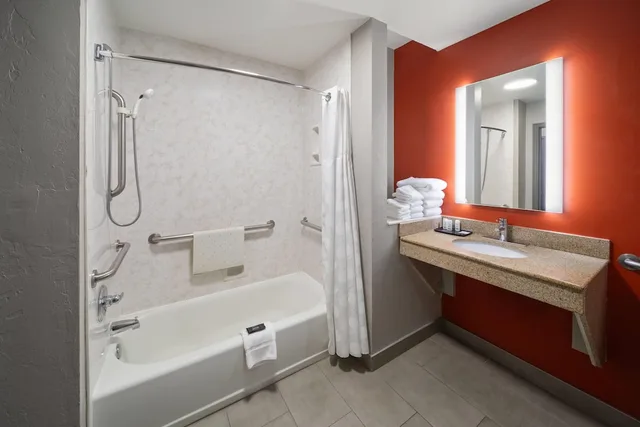 جناح استوديو ديلوكس بسرير كينج لذوي الإعاقة، La Quinta Inn & Suites by Wyndham Oklahoma City - Moore 5/9