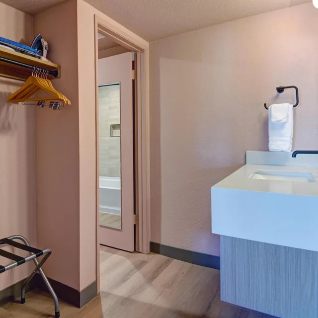 غرفة قياسية بسرير كوين، Quality Inn Palm Springs Downtown 7/7