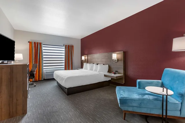 Suite, 1 King and 2 Queen Beds, Best Western Plus Casa Grande Inn & Suites 7/9