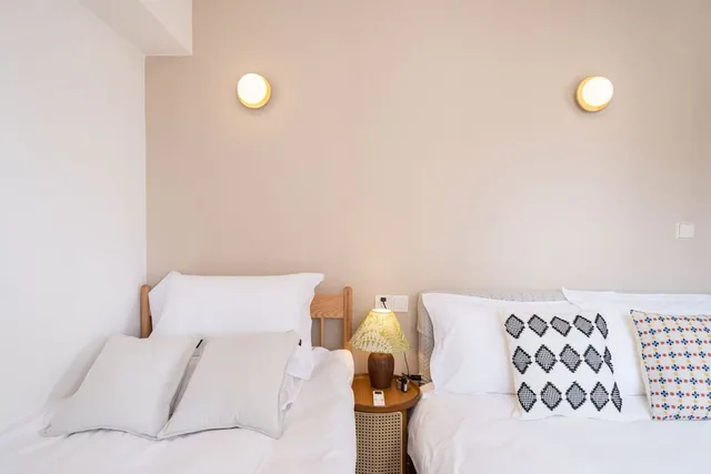 Senior, Apartment, 1 Single and 4 Double Beds، Book and Bed-People's Square 4/7
