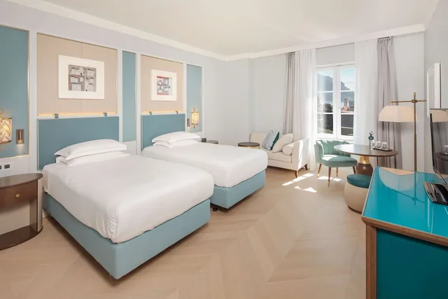غرفة تنفيذية بسريرين منفصلين بإطلالة على البحر مع دخول صالة النادي، Hilton Imperial Dubrovnik 2/7