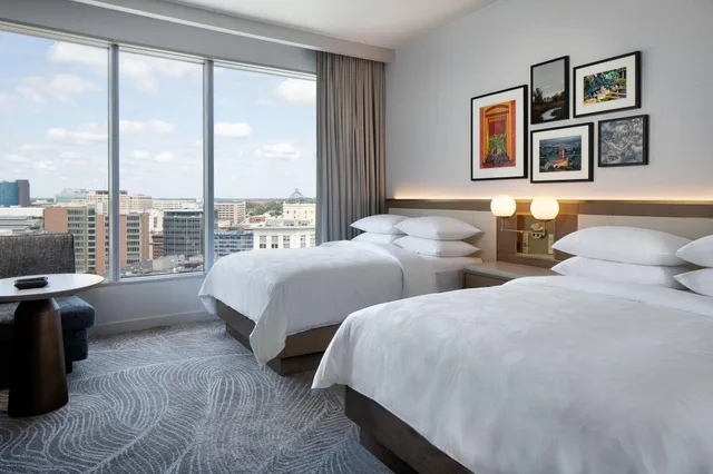 غرفة رباعية بسريرين كوين بإطلالة على المدينة، JW Marriott Hotel Grand Rapids 1/5