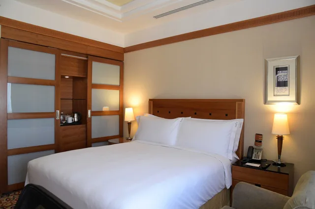 غرفة قياسية بسرير كينج للمدخنين، Holiday Inn Kuwait 7/10