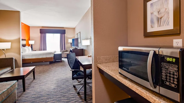 جناح بسرير كينج، Best Western Plus Hiawatha Hotel 9/9
