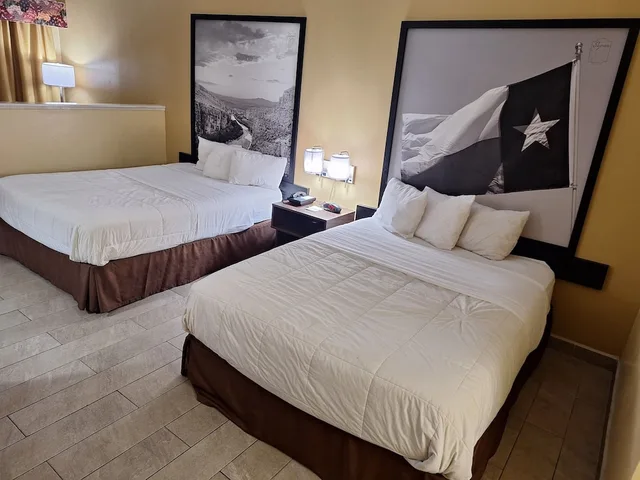 غرفة بسريرين كوين مع أريكة لذوي الإعاقة، Super 8 by Wyndham Weslaco 8/10