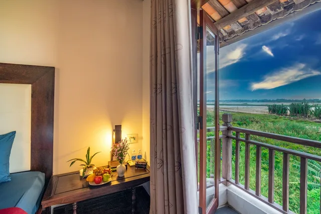 غرفة ديلوكس بسرير مزدوج بإطلالة على النهر، Golden Peach Villa Hoi An 5/7