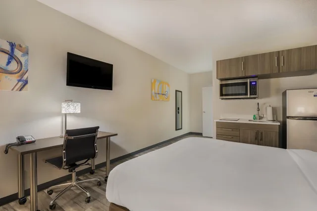 Efficiency, Suite, Queen Bed, Bathtub, Accessible، MainStay Suites Joliet I-55 5/7