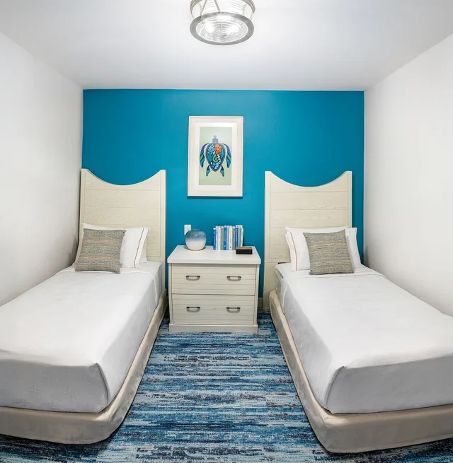 جناح عائلي بسرير كينج وسرير كينج وسريرين منفصلين لذوي الإعاقة، Compass by Margaritaville Hotel Pigeon Forge 1/3