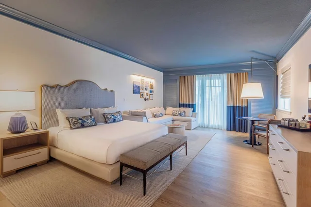 غرفة ديلوكس بسرير كينج بإطلالة على المدينة مع أريكة لذوي الإعاقة، The Seagate Hotel Spa 1/3