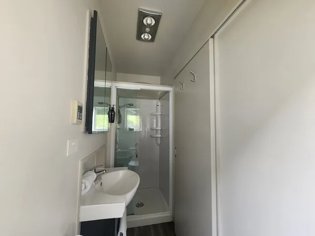 كابينة بريميوم بسريرين كينج، Pinewood Queenstown 4/5