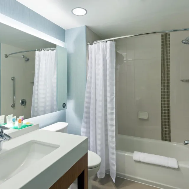 غرفة بسريرين كوين مع أريكة، Hyatt Place Chicago Midway Airport 4/7
