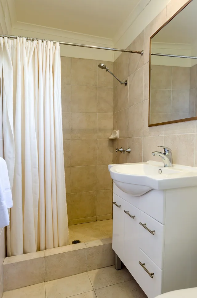 غرفة سوبيريور بسرير كينج وثلاثة أسرّة بغرفتي نوم، Centre Point Mid City Motor Inn 3/3
