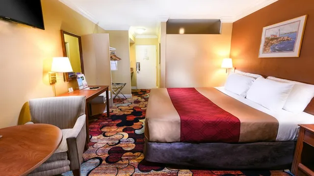غرفة بسرير كينج، Vagabond Inn Long Beach 1/1