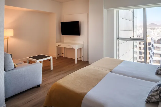 غرفة بسرير مزدوج أو سريرين منفصلين بإطلالة على المدينة، Arrecife Gran Hotel and Spa 3/4